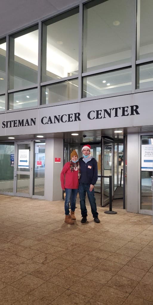 Two people outside Siteman Cancer Center.